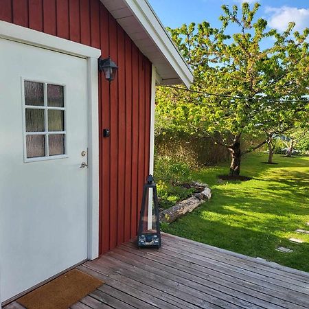 Minihus Med Stor Traedgardstomt Naera Golf Och Hav Villa Trosa Eksteriør billede