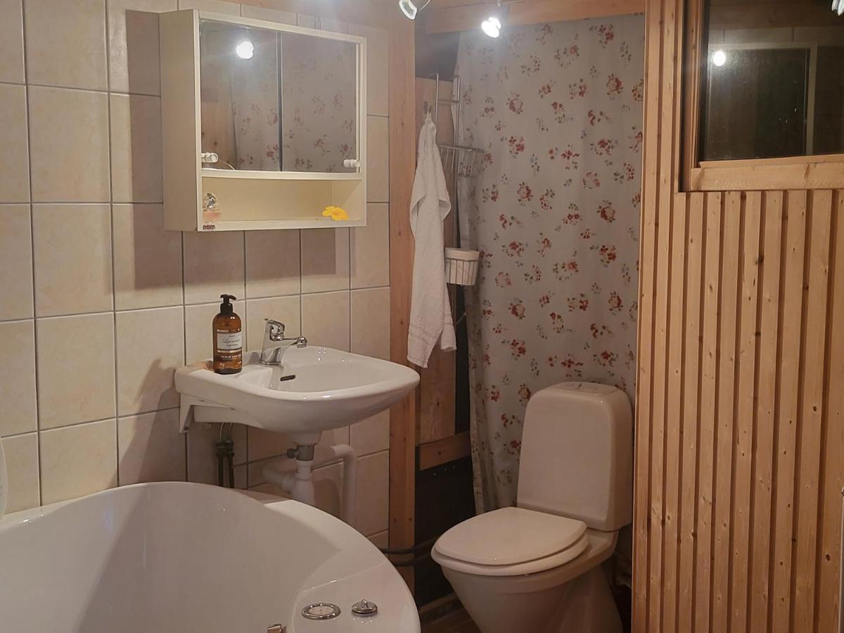 Minihus Med Stor Traedgardstomt Naera Golf Och Hav Villa Trosa Eksteriør billede