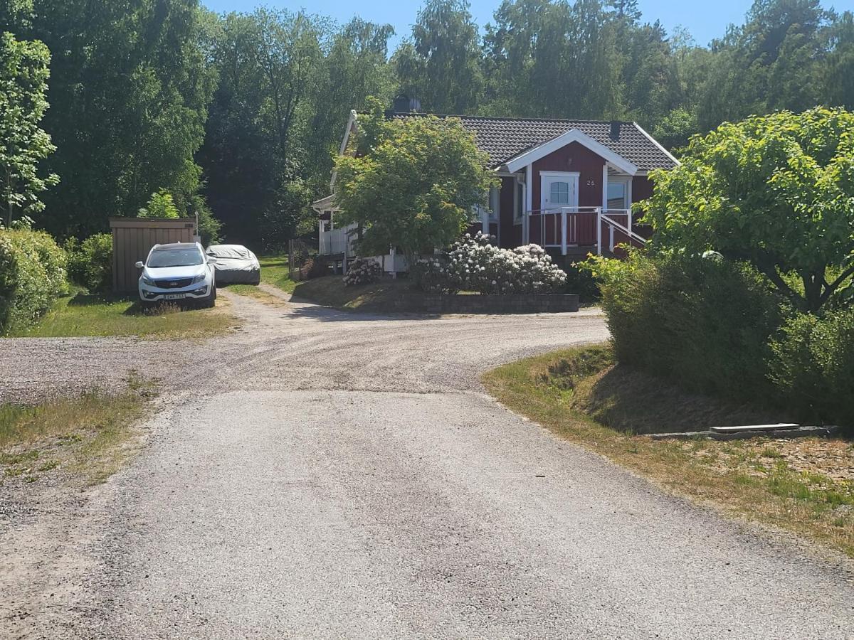 Minihus Med Stor Traedgardstomt Naera Golf Och Hav Villa Trosa Eksteriør billede