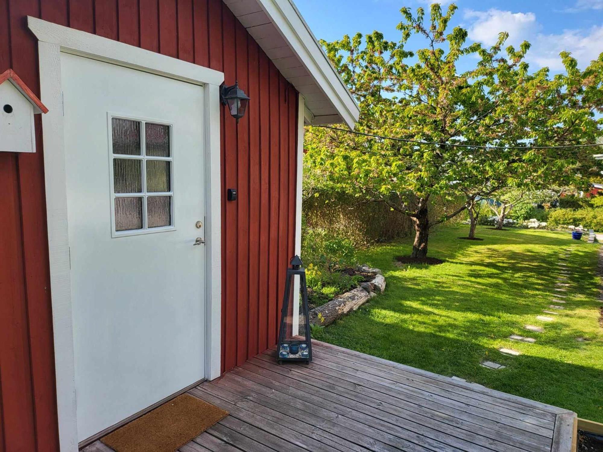 Minihus Med Stor Traedgardstomt Naera Golf Och Hav Villa Trosa Eksteriør billede