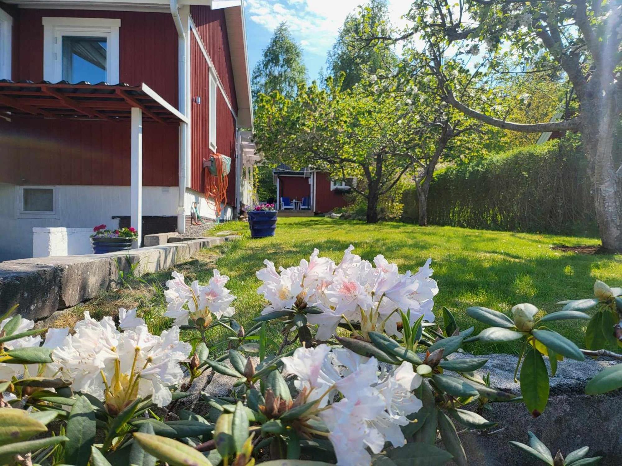 Minihus Med Stor Traedgardstomt Naera Golf Och Hav Villa Trosa Eksteriør billede