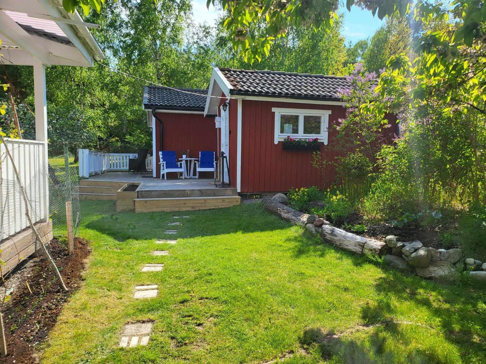 Minihus Med Stor Traedgardstomt Naera Golf Och Hav Villa Trosa Eksteriør billede